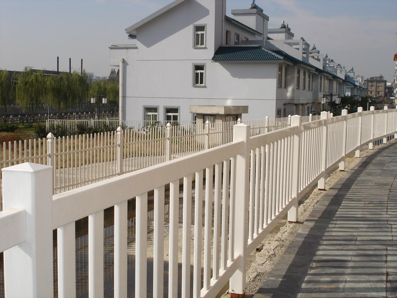 常州專業(yè)生產(chǎn)商 塑鋼護(hù)欄、道路護(hù)欄與市政護(hù)欄產(chǎn)品目錄及圍欄設(shè)施應(yīng)用解析